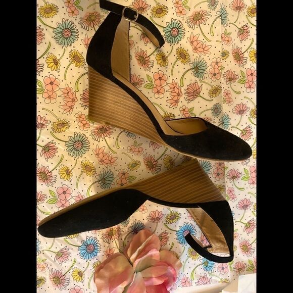 a new day Shoes - 💥Women’s Wanda Microsuede Rounded Toe Wedge pump Size :11